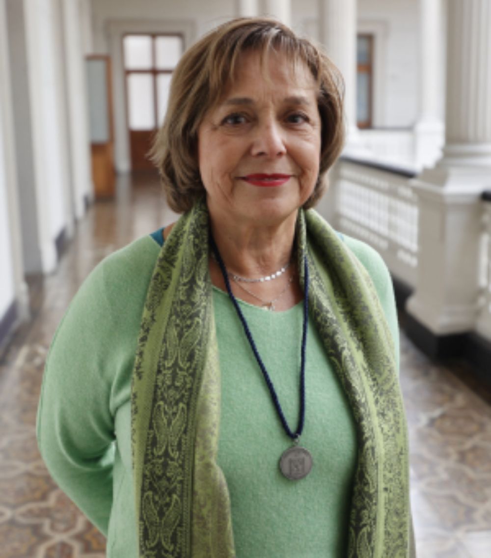 En la imagen se puede ver a la vicepresidenta del Consejo de Evaluación, la prof. Ana María Madrid Silva