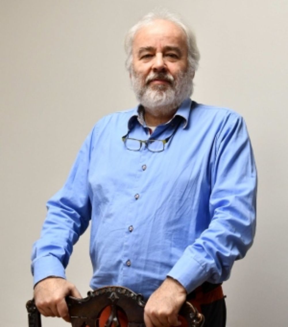 En la imagen se puede ver al integrante titular del Consejo de Evaluación y académico de la Facultad de Ciencias Físicas y Matemáticas, el profesor Jaime San Martín Aristegui