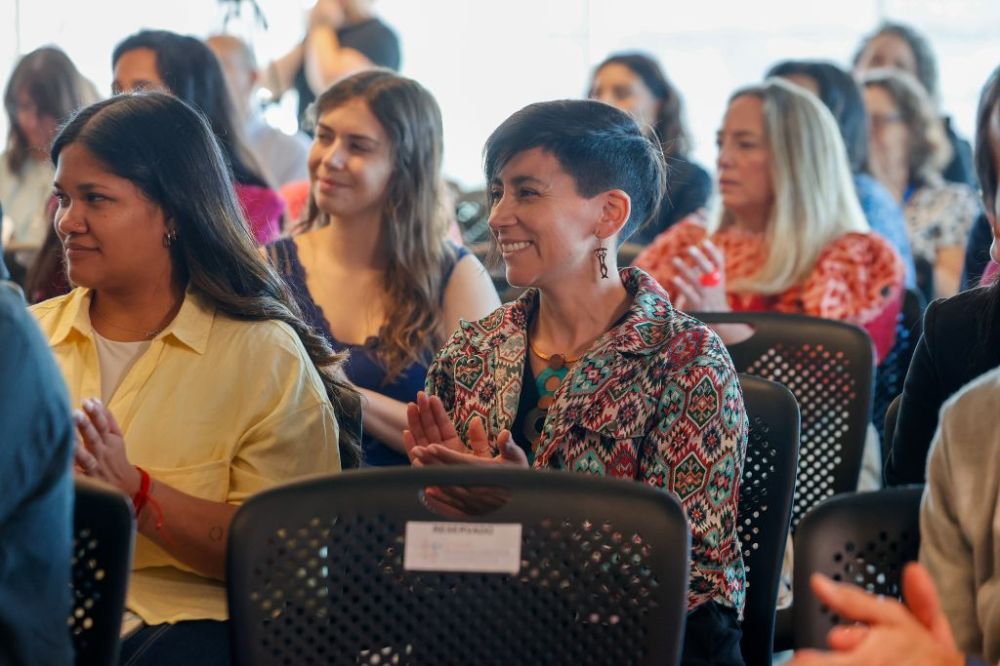 Público de la Semana de la Docencia sonriendo