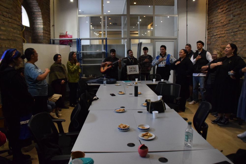 El intercambio musical también estuvo presente durante el encuentro, donde las y los representantes de ambos pueblos indígenas compartieron piezas representativas de sus culturas