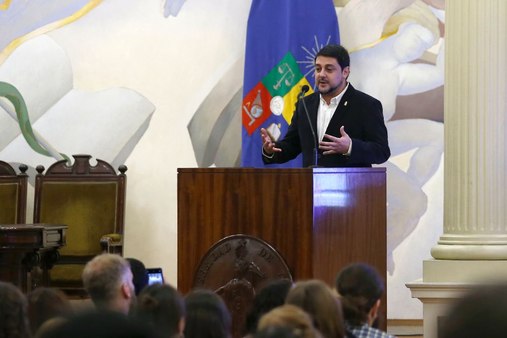 El Jefe de Planificación y Desarrollo Deportivo de la DDAF, Lucas González, expuso sobre las distintas actividades e instalaciones deportivas con las que cuenta la Universidad.  