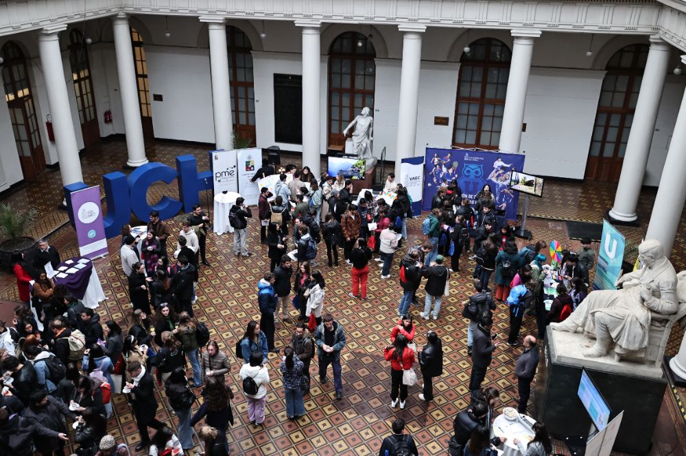 Stands informativos bienvenida 2024.2