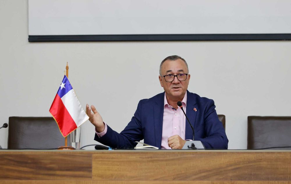 El académico del King’s College London, Liviu Matei fue el responsable de realizar la conferencia de apertura titulada “Frameworks of reference for academic freedom: institutional, national, regional, and global. A novel analytical tool for understanding and promoting academic freedom”, donde relevó la importancia de los marcos de referencia como herramientas para salvaguardar la libertad académica.