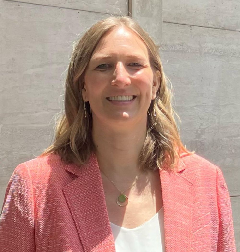 Lydia Droegemueller, Directora de Asuntos Internacionales de la Universidad Técnica Federico Santa María, resalta la importancia del trabajo colaborativo y del espacio de encuentro, ya que “como Comisión del CRUCH, al trabajar juntos, podemos identificar desafíos comunes y buscar soluciones compartidas."