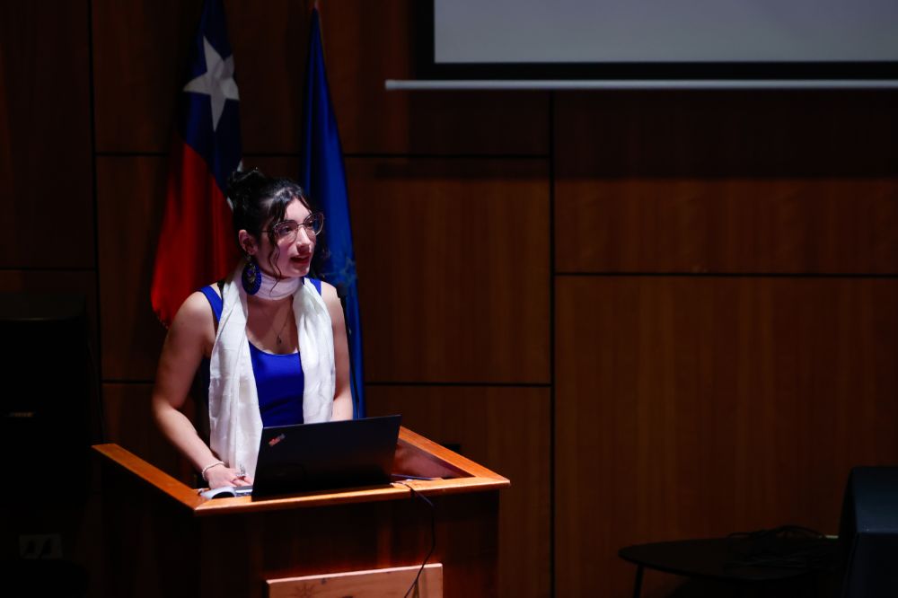 América Carvajal es estudiante de cuarto año de Licenciatura en Estudios Internacionales en el Instituto de Estudios Internacionales (IEI) y se adjudicó la Beca UCHILE