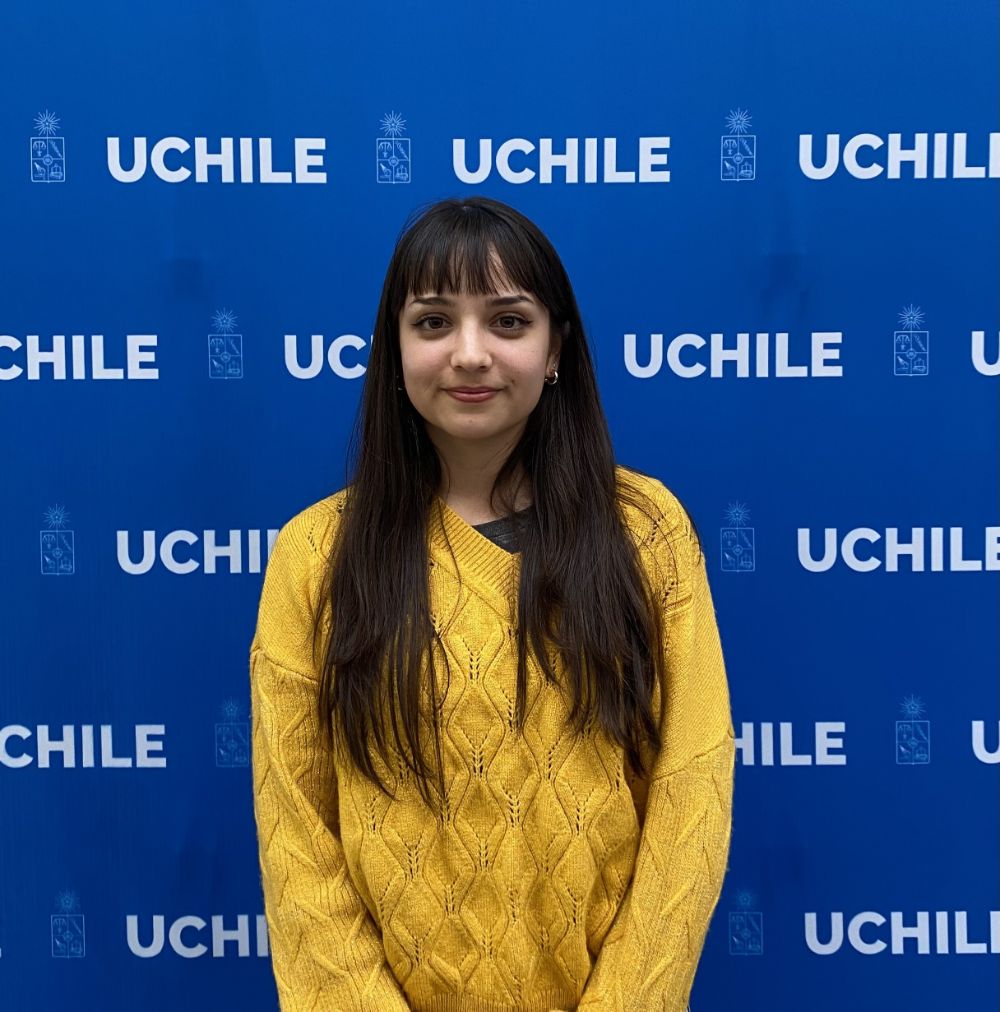 María José Oñate, está cursando el quinto año de la Licenciatura en Estudios Internacionales en la Facultad de Filosofía y Humanidades de la Universidad de Chile