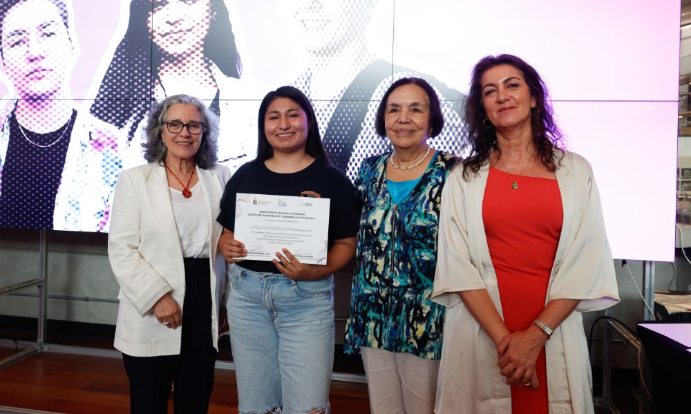 Claudia Rodríguez, de la Facultad de Economía y Negocios, ganadora del Premio del Público