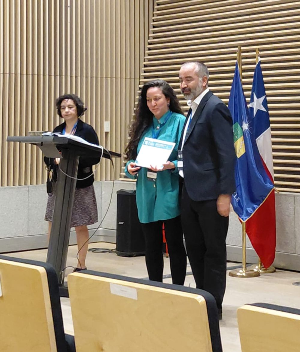 Miltha Hidalgo, junto al profesor Osvaldo Salazar, Director de Postgrado y Postítulo de la Universidad de Chile