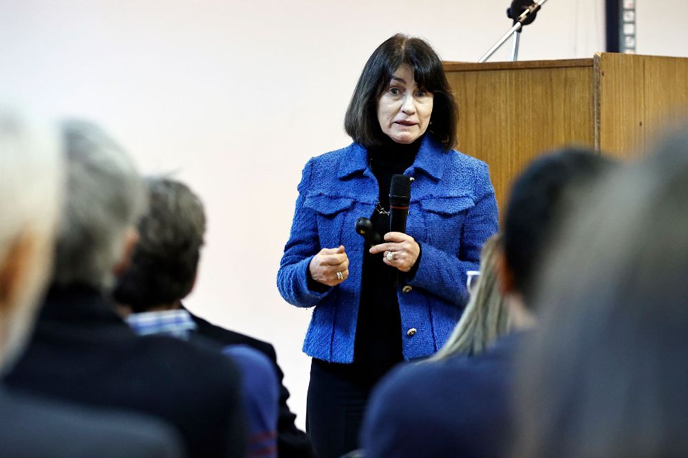La Prorrectora, Alejandra Mizala, agradeció el aporte de las y los integrantes de la Comisión Local de Autoevaluación, algunos presentes en la reunión, para complementar con evidencias e información cualitativa los datos recopilados en el nivel central.