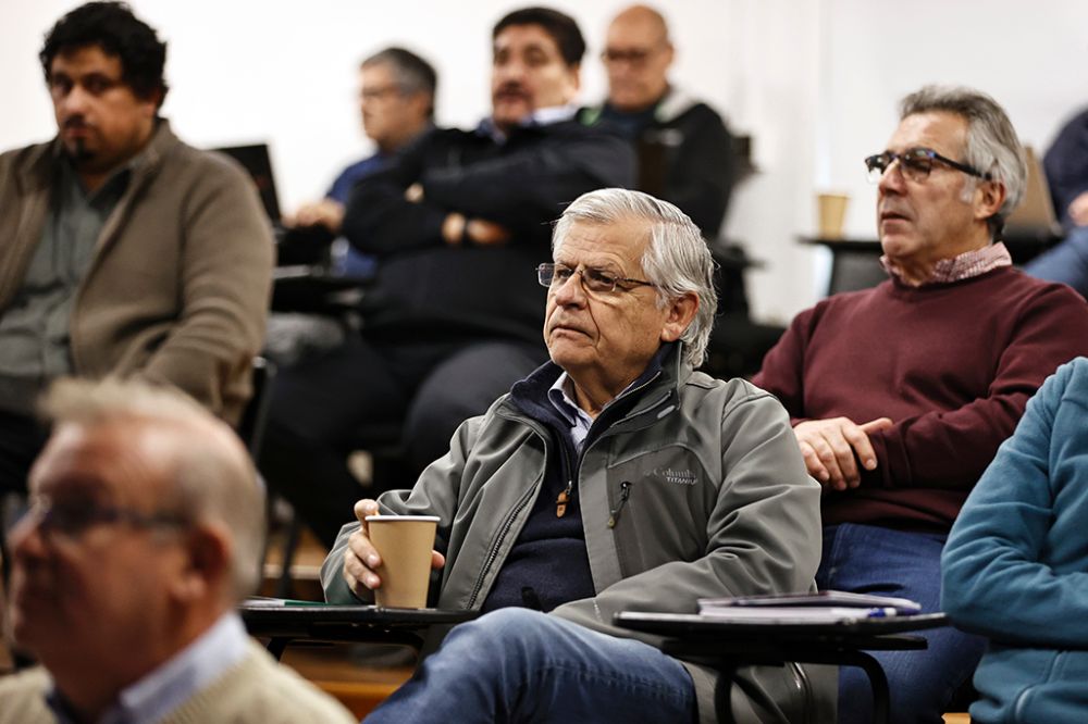 La visita a FaCiQyF fue especialmente importante debido a que el Doctorado en Bioquímica forma parte de la muestra intencionada de planes y programas, un nuevo instrumento de evaluación de la CNA en el marco de la dimensión de aseguramiento interno de la calidad. 