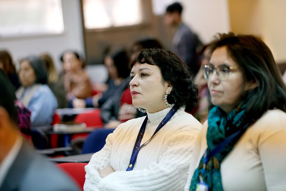 En vinculación con el medio, la Facultad de Medicina realiza un aporte muy significativo a la salud pública; por ejemplo, es centro colaborador de la OPS/OMS, socio implementador del Fondo de Población de Naciones Unidas, asesora a legisladoras y legisladores en la formulación de políticas públicas, entre muchas otras acciones.