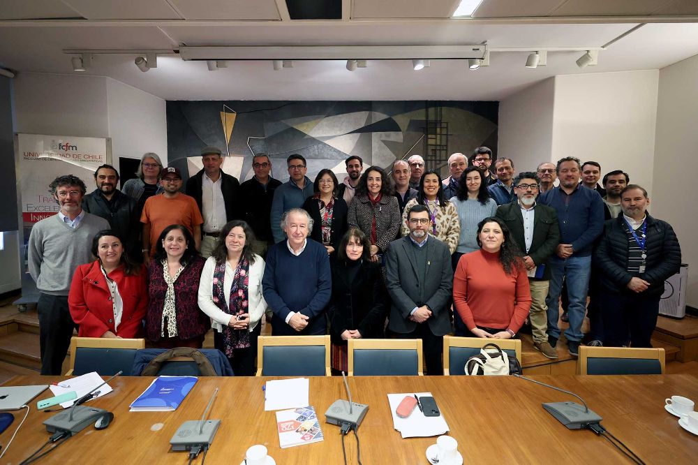 En la FCFM se fomentan competencias transversales y ha habido un trabajo permanente para articular el pregrado con los magister;  asimismo, la oferta de postgrado es muy robusta con 13 doctorados y 20 magíster acreditados (a los que se suman dos en proceso).