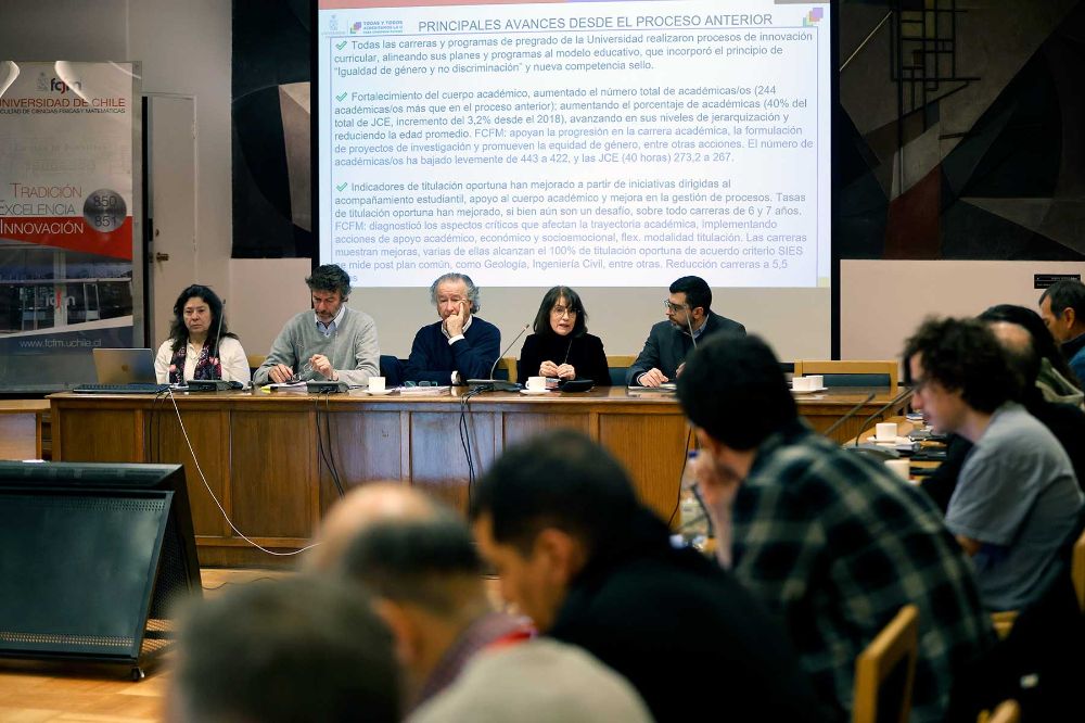 El documento refleja el estado actual de la institución y los avances logrados en los últimos siete años en las  dimensiones de: docencia y resultados del proceso formativo; gestión institucional y recursos estratégicos; aseguramiento interno de la calidad; vinculación con el medio, e investigación, creación e innovación.