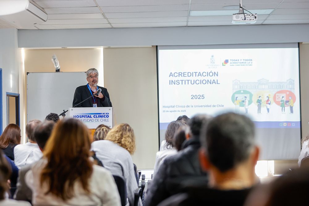 El Hospital ha desarrollado una serie de iniciativas que fortalecen tanto la misión universitaria como el aseguramiento de la calidad, entre las que destacan: el apoyo a la carrera académica, a través de un programa de acompañamiento a profesoras asociadas en el camino hacia la titularidad. 