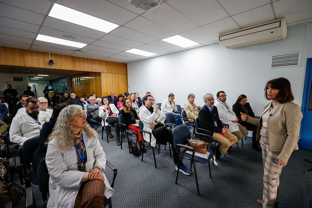 Respecto a la investigación, la Universidad de Chile mantiene un nivel de excelencia con un 50,6% de sus publicaciones indexadas en WoS en cuartil 1 (Q1), también aumentaron un 8% las publicaciones científicas con colaboración internacional entre 2018 y 2023.