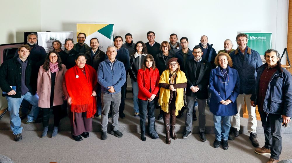 La Rectora Rosa Devés inició las visitas a las unidades académicas con el fin de compartir el resultado del Informe de Autoevaluación Institucional, donde se presentan los avances de la Universidad desde el proceso de acreditación pasado. La primera Facultad visitada fue la de Ciencias Forestales y Conservación de la Naturaleza