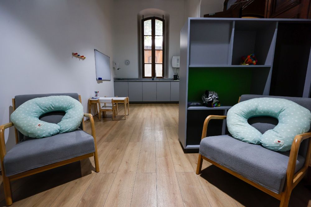 Entre los nuevos espacios está la sala de lactancia, el cowork, el huerto, la plaza roja y la plaza oriente. 