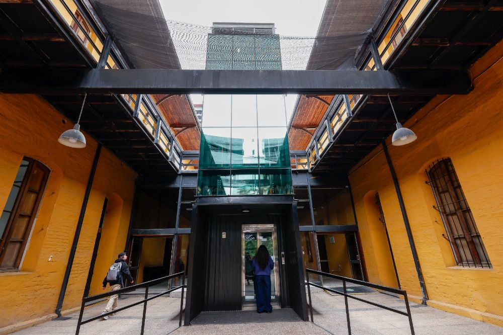 Entre los avances más significativos destacan la Sala de Trabajo Colaborativo (cowork) y el ascensor del Patio Da Vinci, que asegura accesibilidad universal en un inmueble patrimonial.