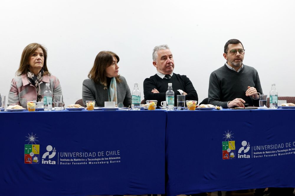 La prorrectora destacó que el INTA, tiene “sus cuatro programas de magíster acreditados, así como los tres doctorados en los que participa. Asimismo, valoró la existencia de los comités de bioética y ética que revisan la investigación y aseguran su idoneidad”. 