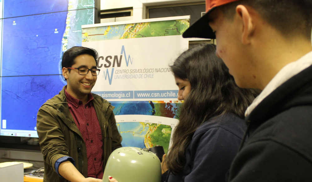 Estudiantes PACE visitando el Centro Sismológico Nacional. 
