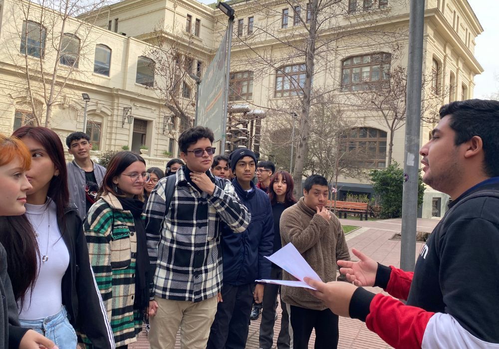 Estudiantes PACE de enseñanza media participan de taller de IA