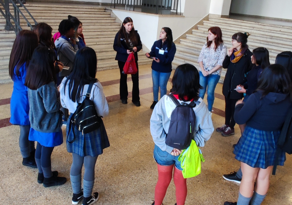 Estudiantes PACE de La Pintana participan de talleres sobre salud e infancia en la Facultad de Medicina 