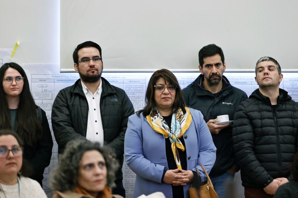 Funcionarios y Estudiantes escucharon la presentación del trabajo entre VAEC y FAGOB.