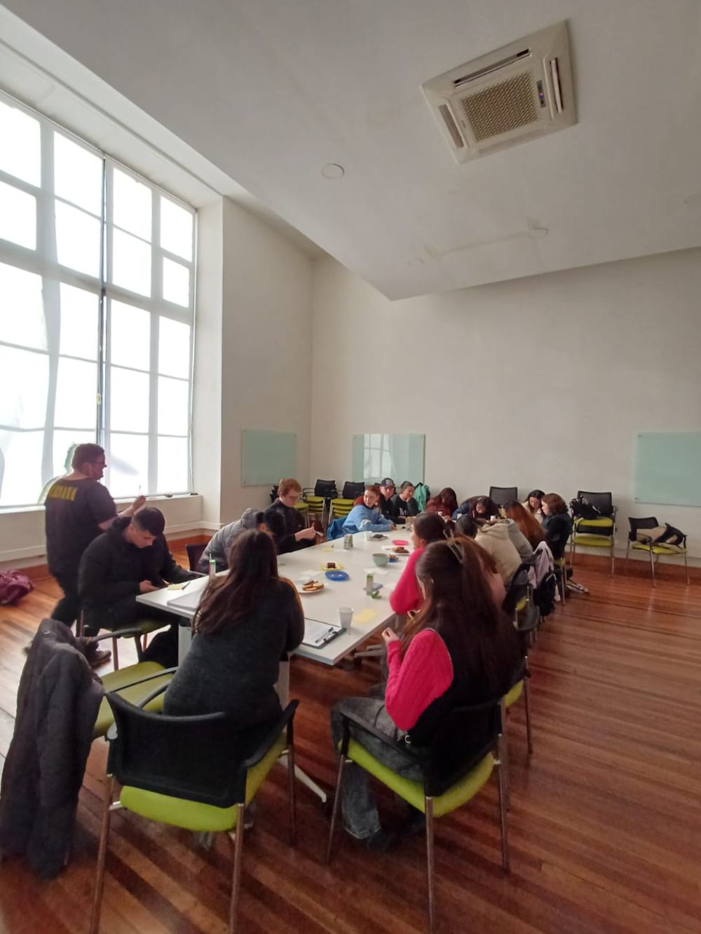 "Quienes han participado de las versiones anteriores comentaron que cada clase fue en sí misma un espacio de autocuidado semanal muy importante y que las estrategias que iban adquiriendo les fueron de mucha utilidad para enfrentar los desafíos del día a día”, comenta Irma Ahumada, docente del CFG.