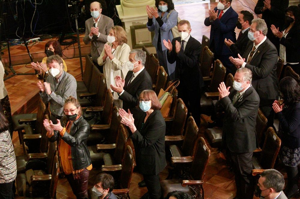 Vicerrectores y vicerrectoras, senadores y senadoras universitarios y las y los candidatos a rectoría estuvieron presentes.