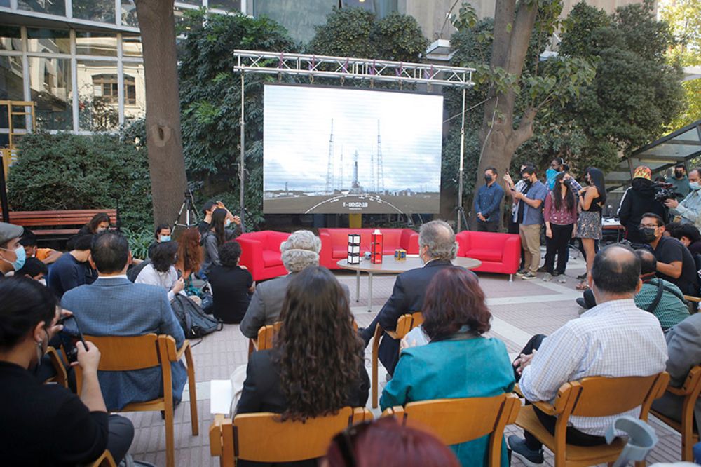 El equipo del Laboratorio de Exploración Espacial y Planetaria de la Universidad de Chile (SPEL, por su sigla en inglés), es el responsable de esta hazaña tecnológica.