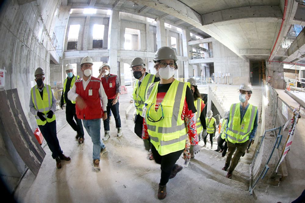 La ministra Julieta Brodsky fue parte de la visita a la obra que albergará al proyecto VM20.