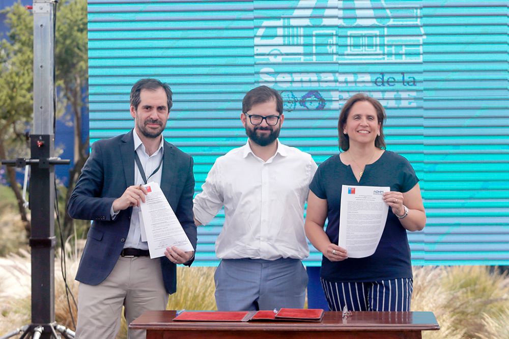 El Gobierno anunció un programa de fortalecimiento de almacenes y negocios de barrio, junto a la firma del convenio Pyme Ágil con la Asociación Chilena de Municipalidades.