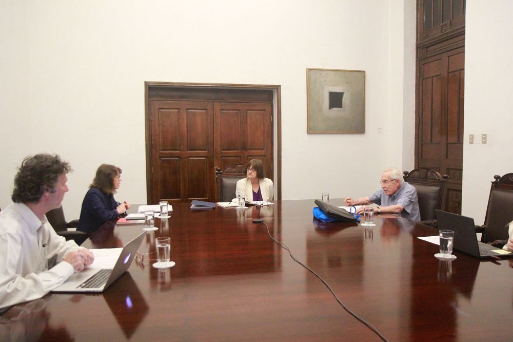 El jurado se reunió a deliberar los galardones durante la tarde de este martes 20 de diciembre, inclinándose por los profesores Roessler y Zerán.