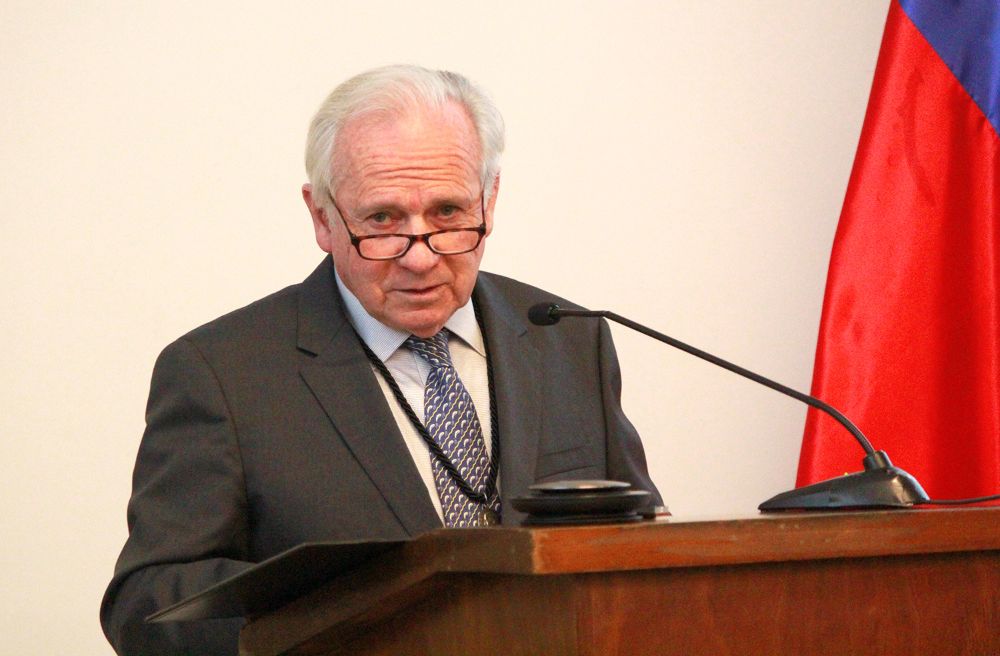 Profesor Roberto Neira