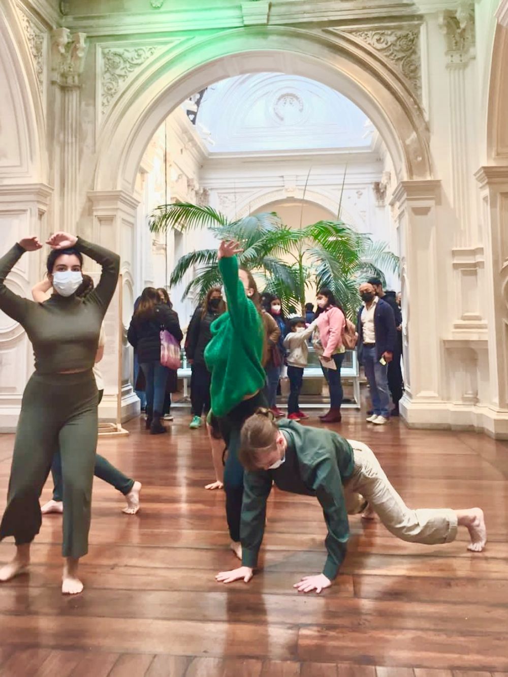 La intervención "Quietudes de la memoria; los cuerpos amables" se desarrolló en Palacio Pereira. [Fotos gentileza Palacio Pereira].