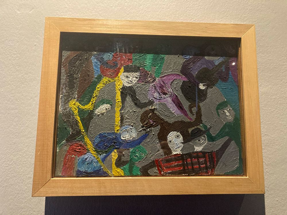 Las obras expuestas revelan a Violeta Parra como una artista contemporánea, que logra integrar música, escritura y artes visuales en una práctica total, en plena conexión con las personas. 