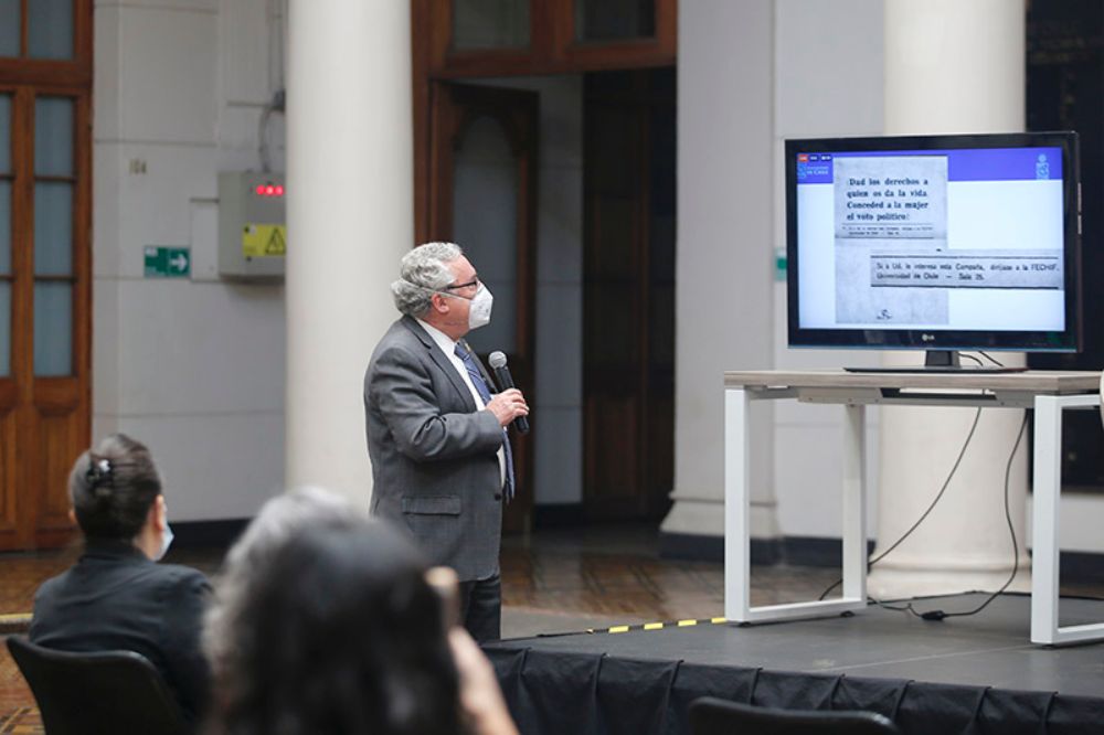 El rector Ennio Vivaldi enfatizó la vocación feminista de Caffarena originada a partir de sus estudios de Derecho en la U. de Chile.