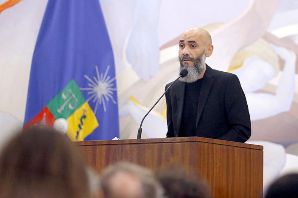 Alexis Carreño, académico del Departamento de Artes Visuales de la Facultad de Artes, realizó un repaso por la amplia y contundente trayectoria de Brugnoli.