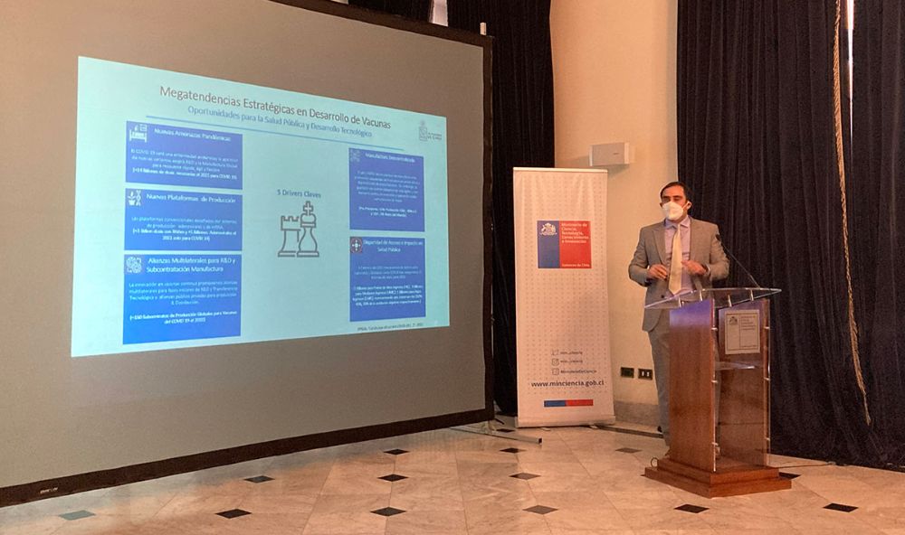 El director de Innovación, Carlos Saffie, presentó los detalles técnicos del proyecto y los avances hasta ahora.