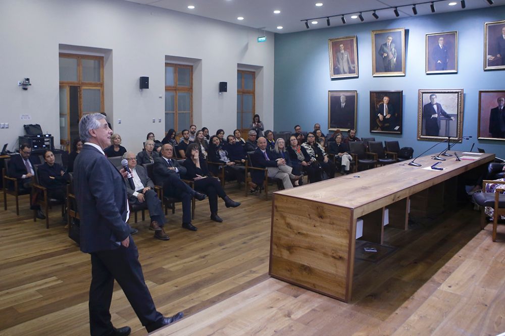 La rectora Rosa Devés participó de la actividad que tuvo lugar en la Casa Central de la Universidad de Chile. 