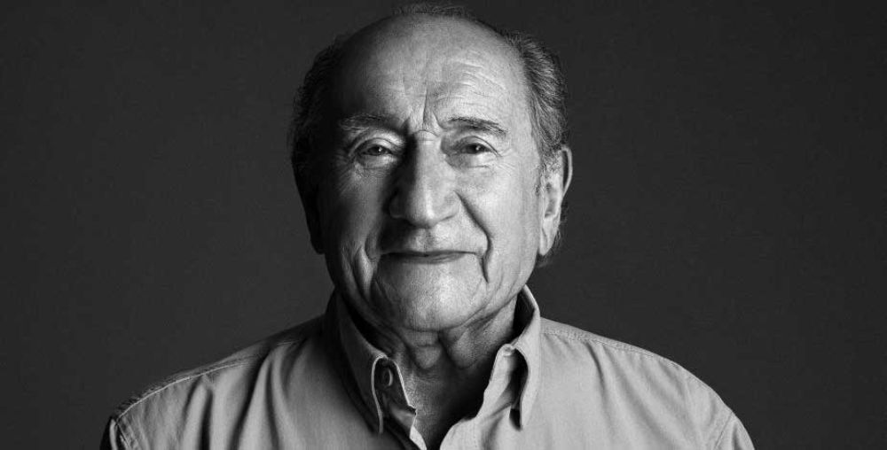 Luis Alarcón ingresó al Instituto Pedagógico de la Universidad de Chile y formó parte del Conjunto Artístico del Pedagógico (CADIP), dirigido por Pedro de la Barra. 