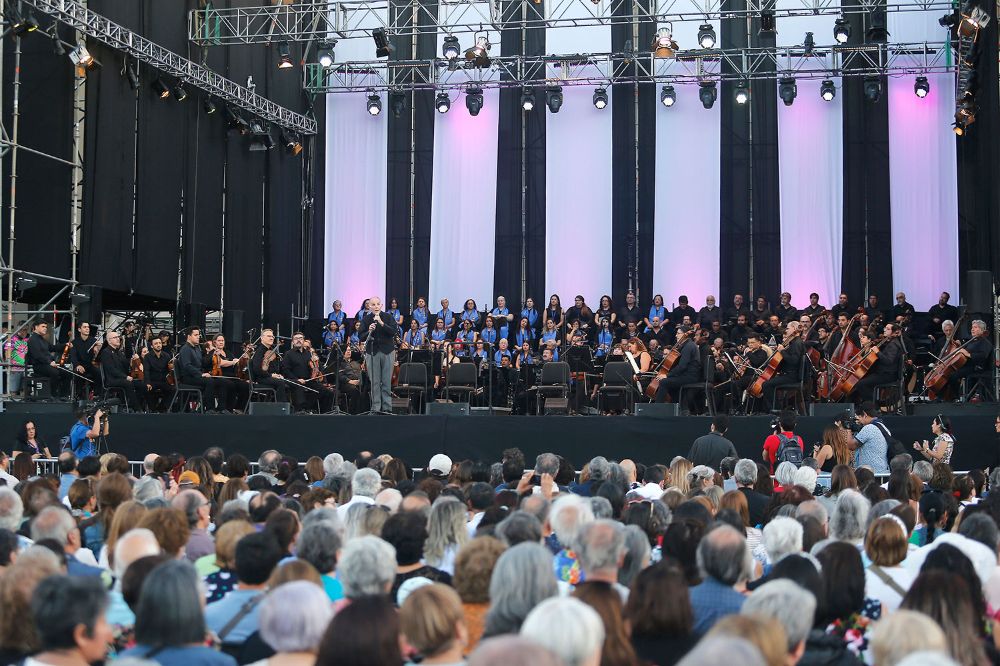La Orquesta Sinfónica Nacional de Chile ofreció la tradicional y significativa pieza musical de Beethoven, la Novena Sinfonía.