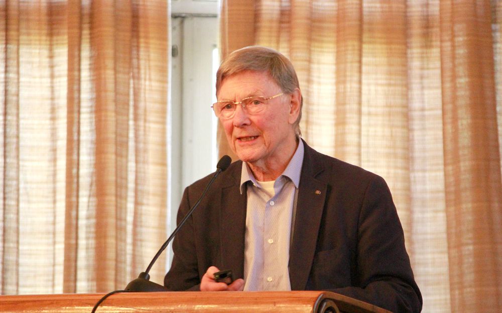 Albert Osterhaus es mundialmente reconocido por su trabajo con respecto a la influenza, la gripe aviar y la identificación de decenas de otros virus.