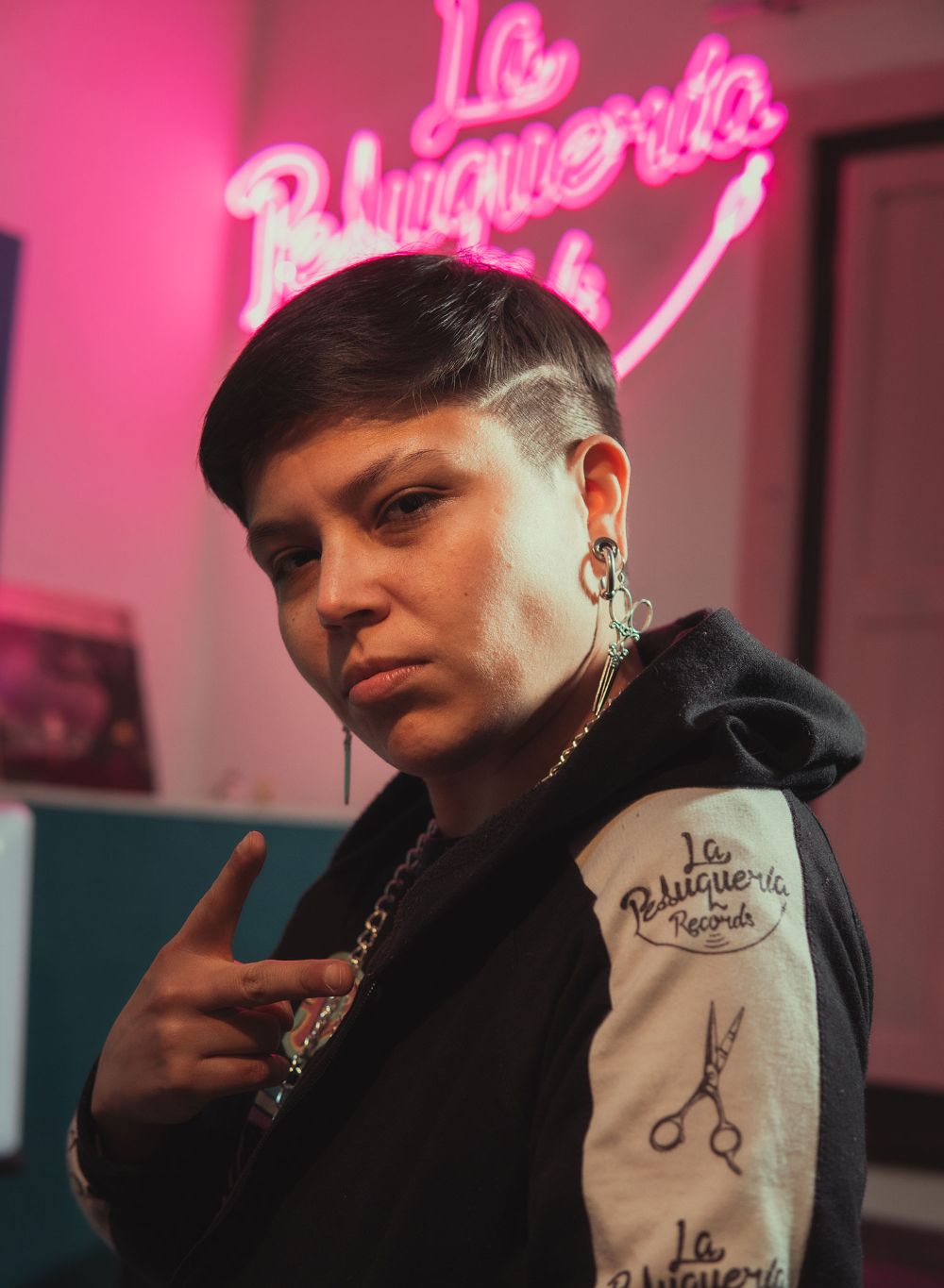 Siempre Barle, cantante de música urbana pero también  profesora de lenguaje y linguista de la Universidad de Chile,