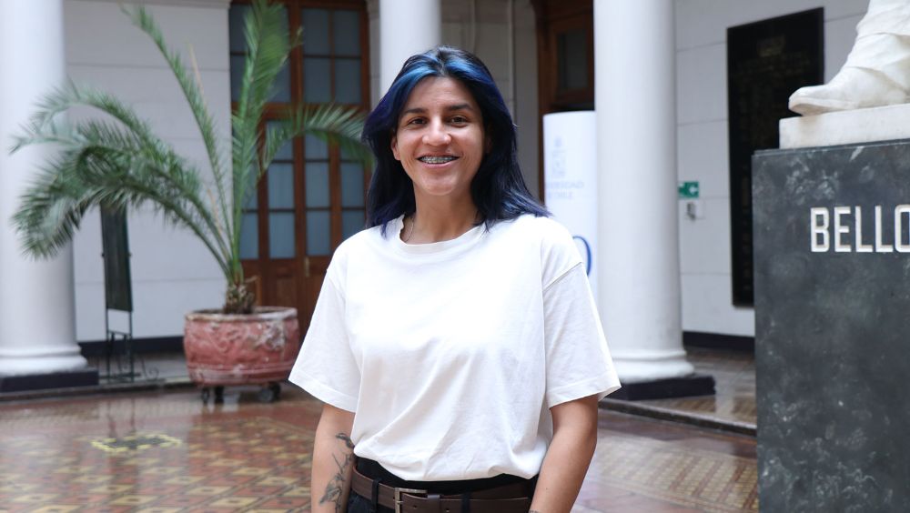 Andy Co, encargada de vinculación a estudiantes y organizaciones LGTBIQ+ de la Universidad de Chile y también integrante del dúo reguetonero Torta Golosa,