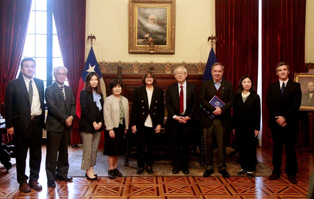 El NINS es una corporación y centro de investigación global en el campo de las ciencias naturales que fue fundado en 2004 y que promueve la investigación internacional y avanzada en Japón.