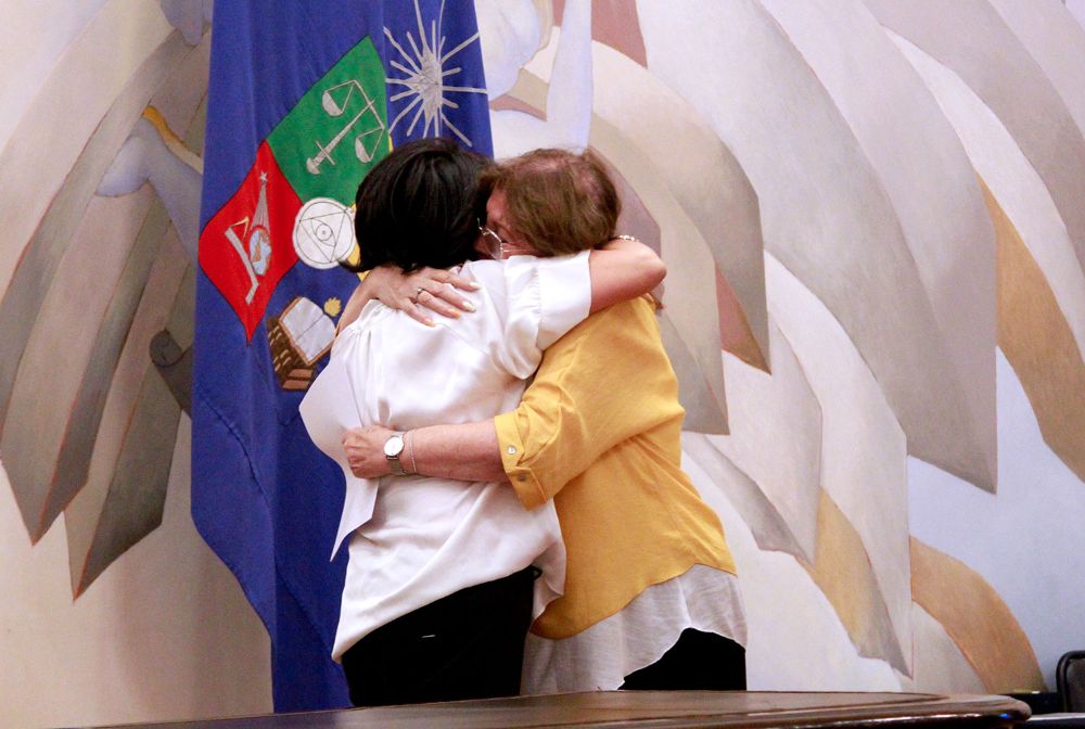 Participó en la ceremonia Teresita Olivares, quien fuera secretaria del homenajeado por 25 años. Hablaron también compañeros de trabajo y amigos.