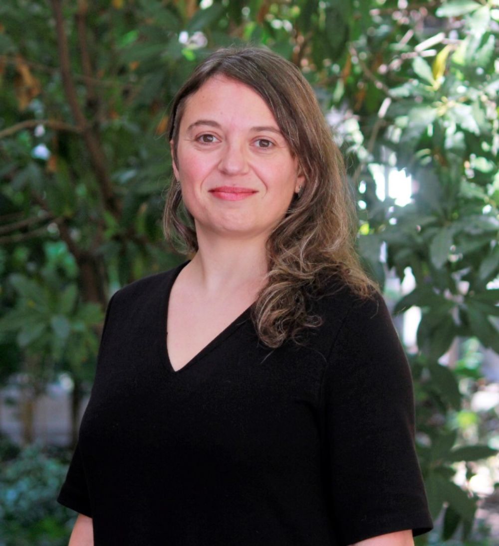 La académica Linda Daniele explica que en Chile existen desalinizadoras, pero "están volcadas a prestar servicios a la industria minera”. 