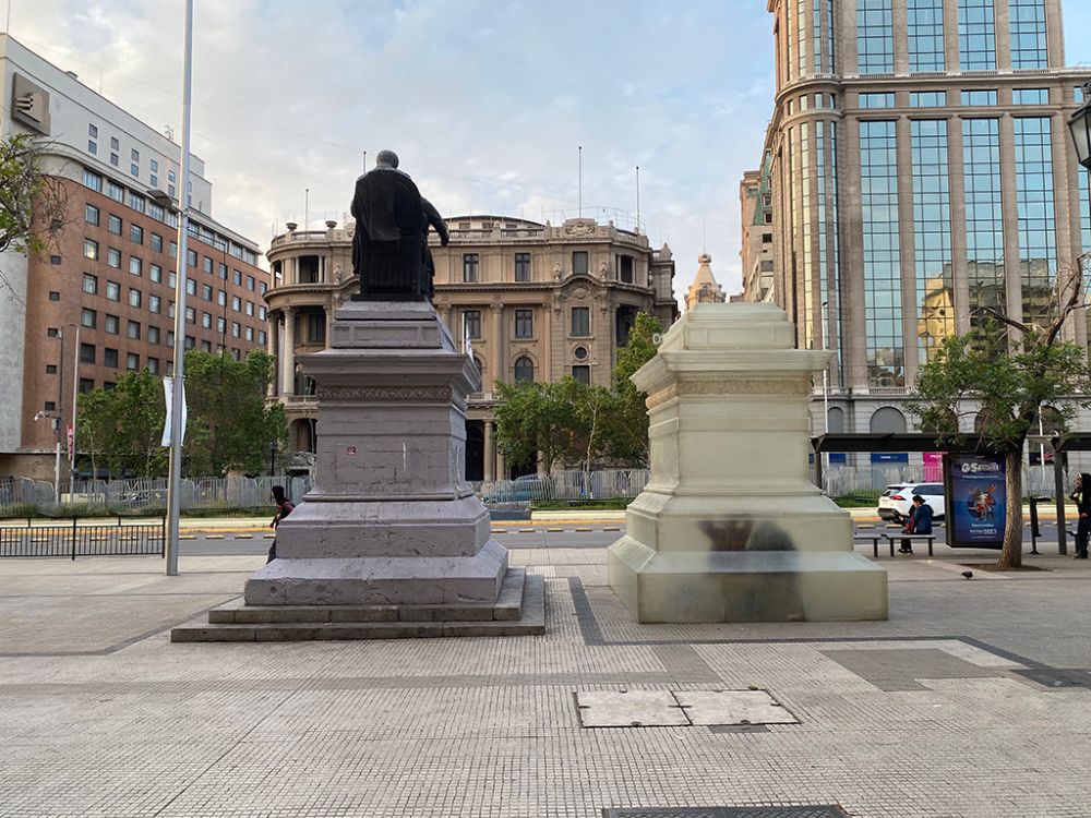 El trabajo fue realizado en fibra de vidrio y se llevó a cabo en la empresa Exfibro, donde fue elaborada por maestros especialistas en este material. El jefe del equipo fue Enrique Acevedo Lagos, mientras que sus ayudantes fueron Daniel Vega Rojas, Ramón Vásquez Orellana y Guillermo Bastías Ramírez.