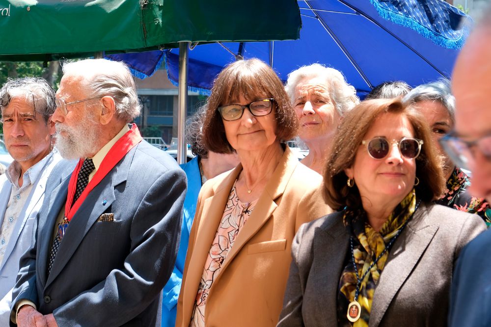 La placa en Casa Central reconoce también el valor patrimonial del edificio cuya construcción comenzó el 30 de marzo de 1863 y duró nueve años.